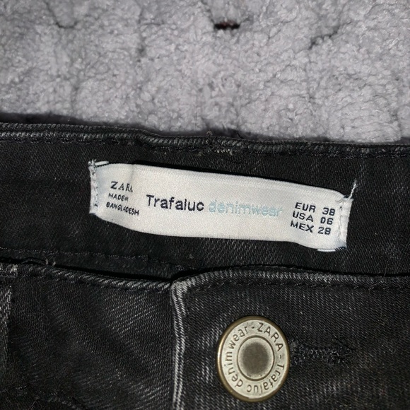 Zara size 06 black denim shorts - Picture 2 of 3
